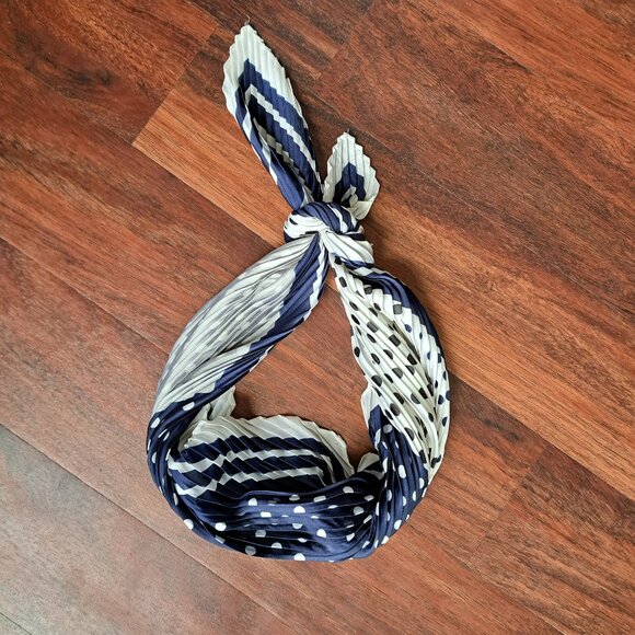 ❤️Retro Navy & White Polka Dot Pleated Scarf - Picture 6 of 11